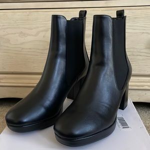 Women’s Black Platform Chelsea Boots